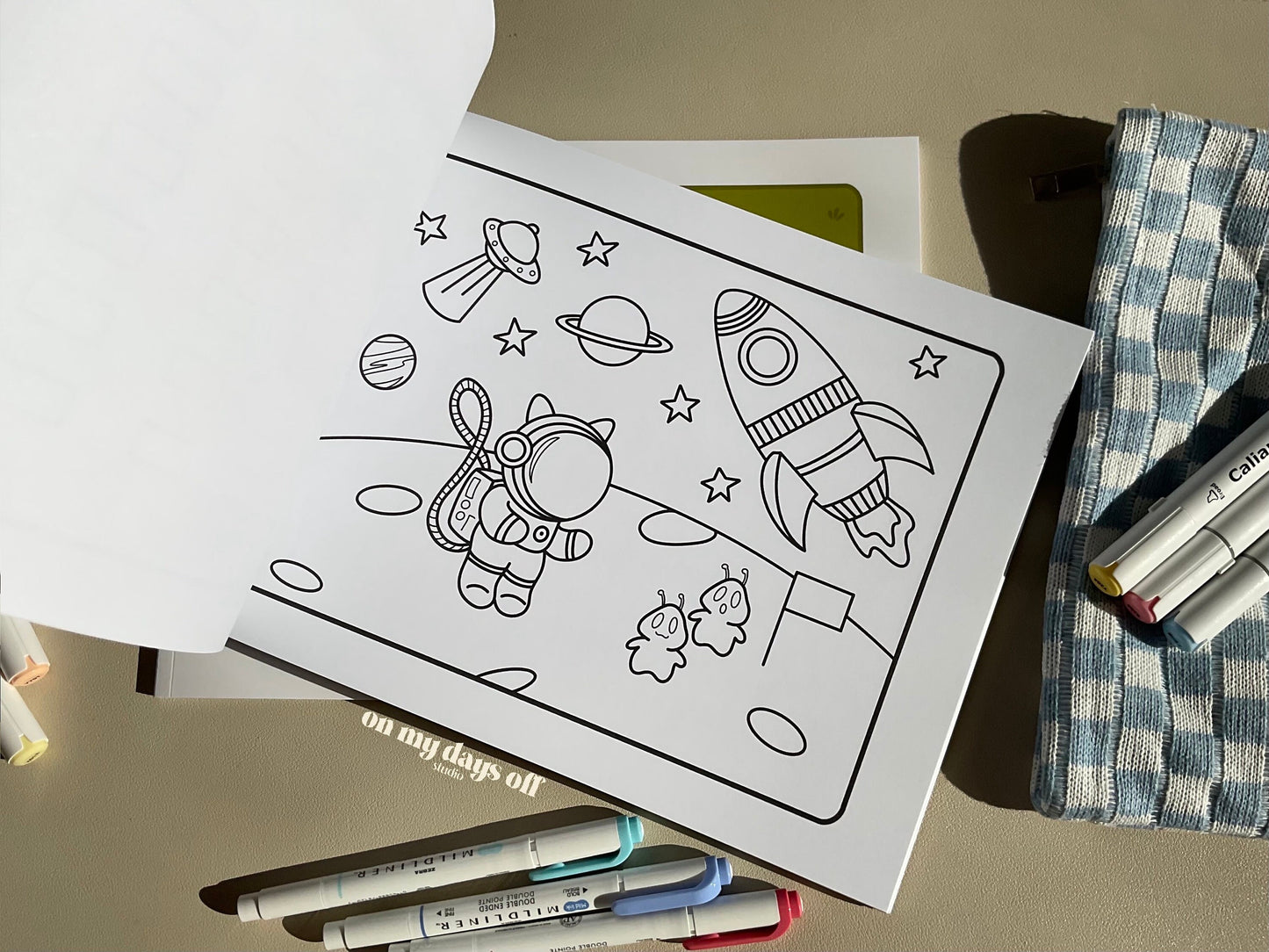 This coloring book features 20 illustrations printed on high quality paper, perfect for your coloring sessions!