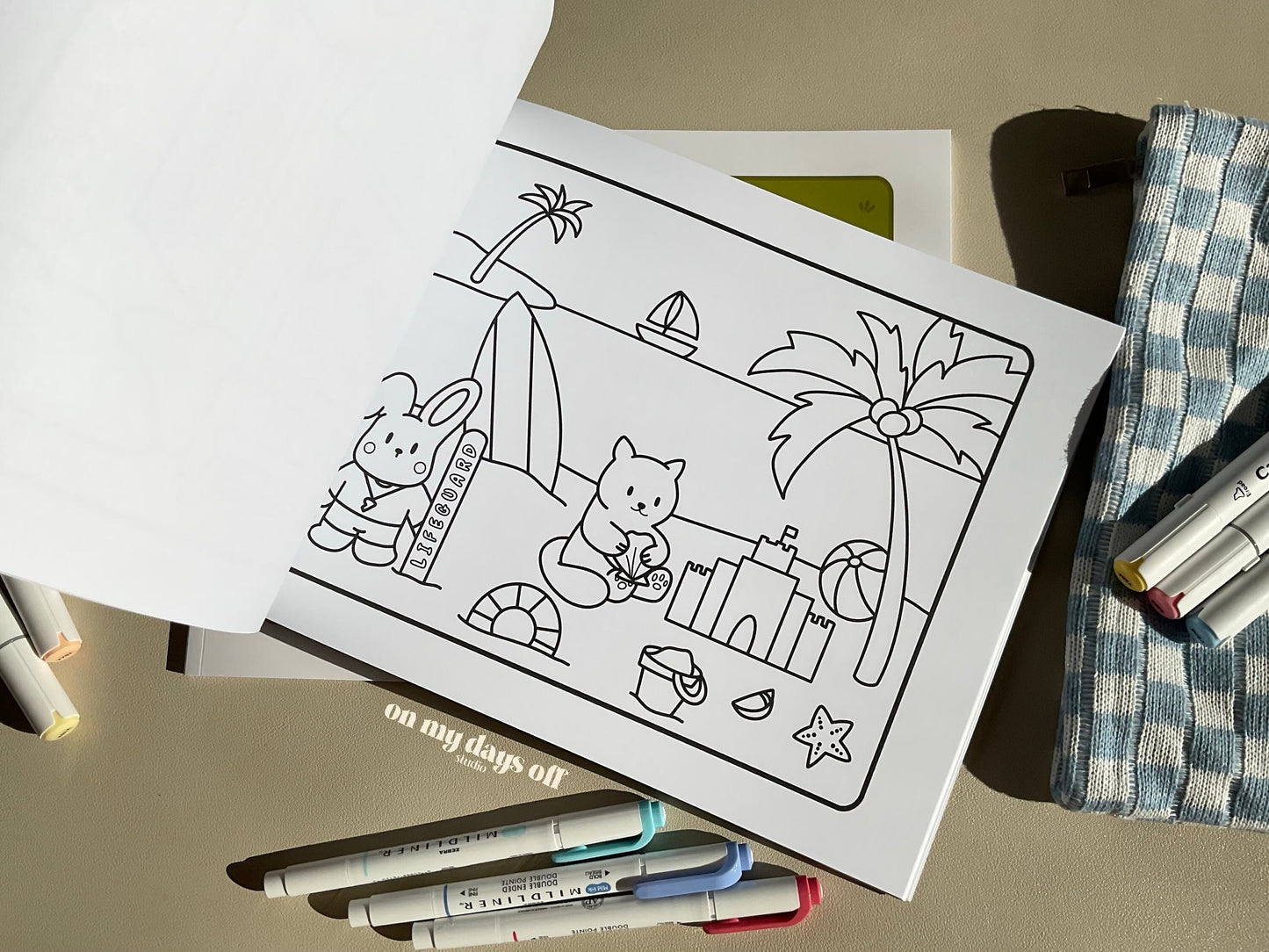 This coloring book features 20 illustrations printed on high quality paper, perfect for your coloring sessions!