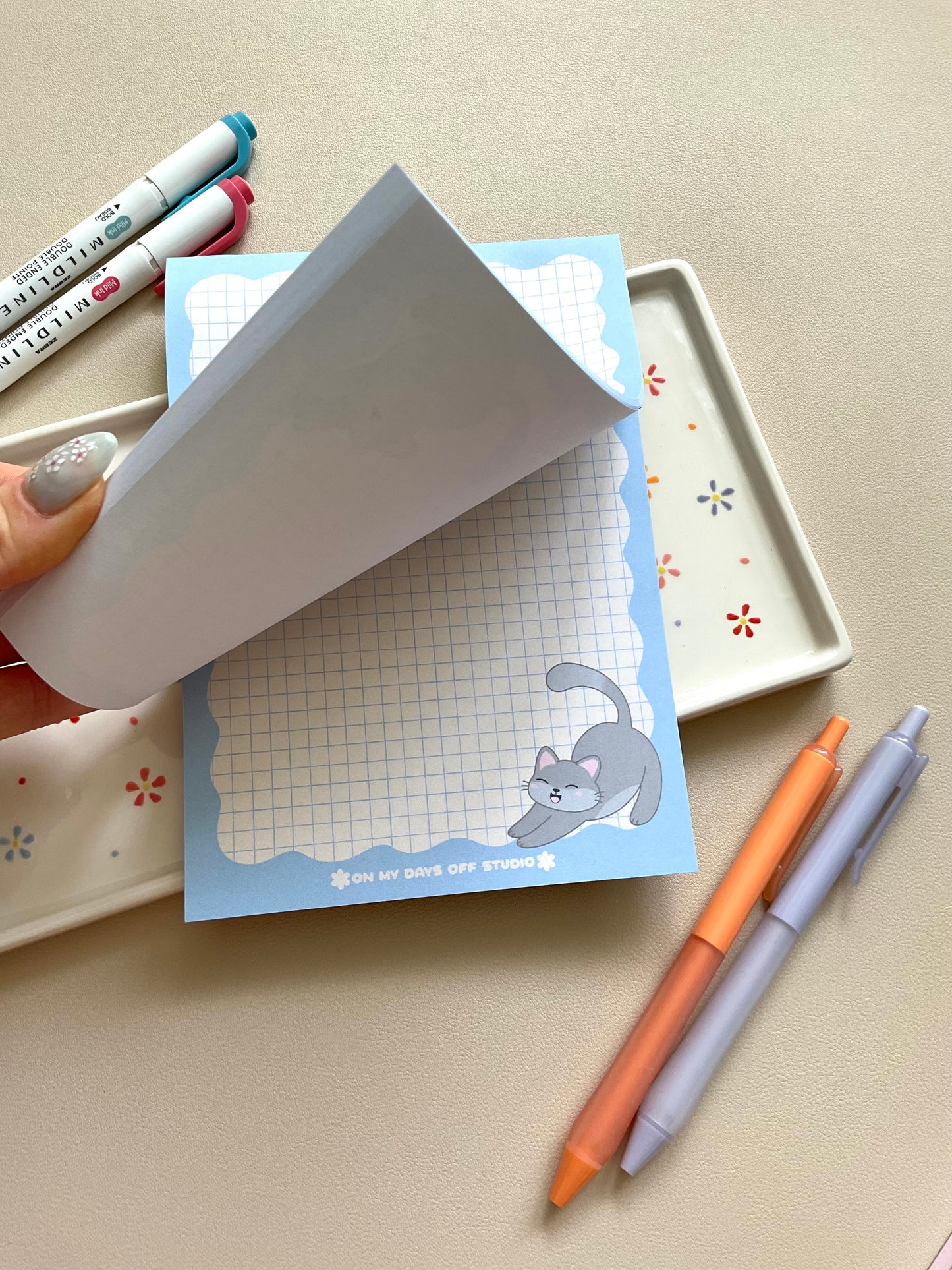 Grey Cat Grid Notepad